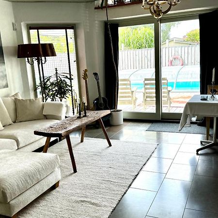 Modernt Hus Naera Stad Och Strand 이스타드 외부 사진